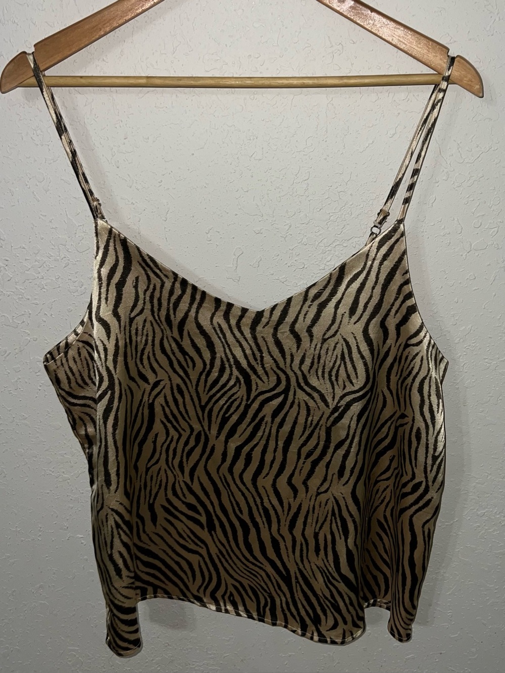 Cotton On Zebra Print V
Neck Satin Cami Top Size Large.